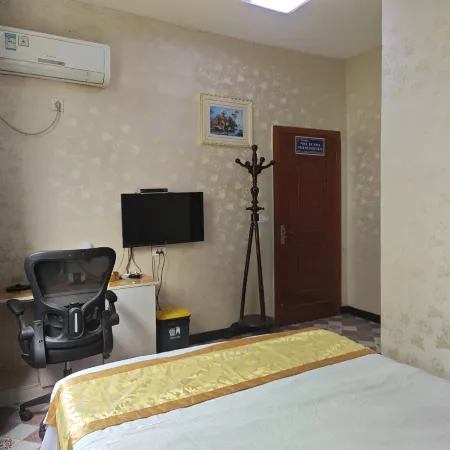 Tongjiang Xuri Hotel