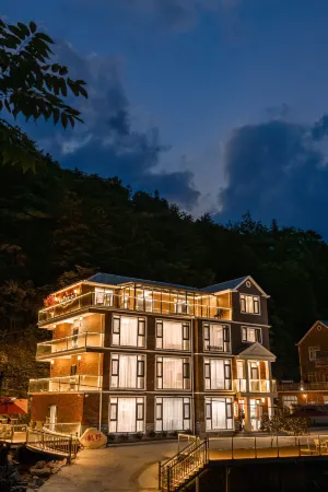 taoyeyinyuanshanzhaung Отели рядом с достопримечательностью «Rainbow Waterfall Scenic Spot In The Dabie Mountains»