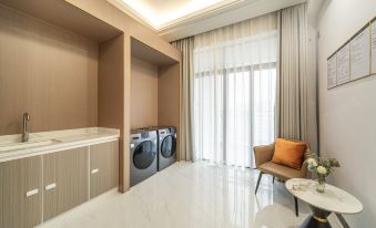 Poltton International Apartment (Qingyuan Qingcheng District Government Poly Plaza Branch)