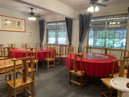 Huangshan Taiping Lake North Bank Yanqiju Отели рядом с достопримечательностью «Dongtianwan Scenic Spot»