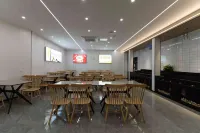Shucheng Lifeng Hotel (Wanda Plaza) Hotels in Shucheng