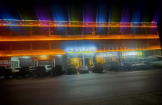 Deqin Haowan No.8 River View Grand Hotel