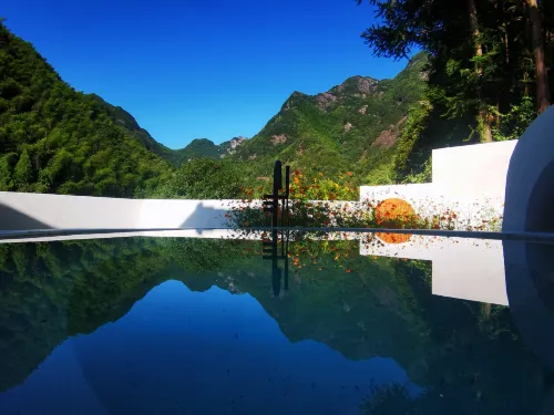 Xianju Danzhu Yeyou Language Hot Spring Private Soup Resort Homestay