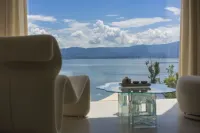 Dali Santorini Guyue Tingfeng Seaview Hotel (Dali Erhai Lixiangbang)