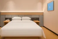 Luntai Hanyueting Hotel (Keyunzhan Xinxin Road Pedestrian Street)