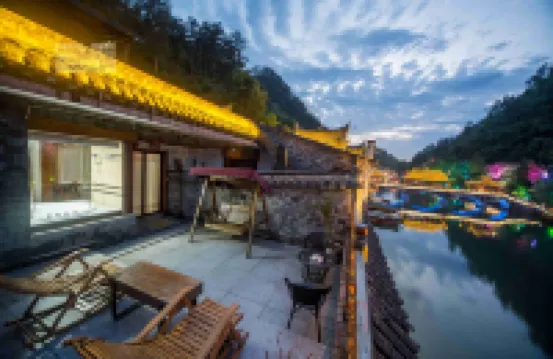 Shuiyun Yaju River View B&B (Fenghuang Ancient City Branch)