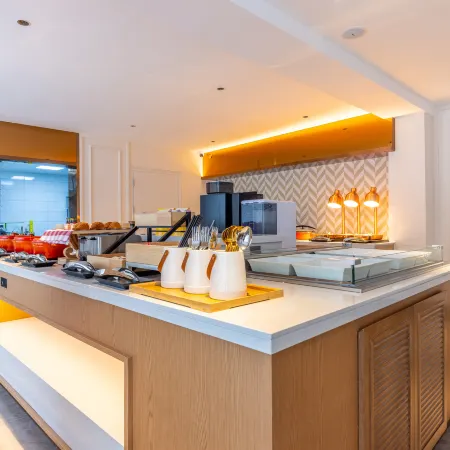 Vienna Hotel (Longnan Lantian · Lianhu Plaza Branch) Отели в г. Луннань