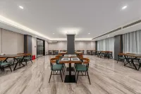 โรงแรมโมชังไลท์ลักซูรี่ ซิตี้วิวที (สถานีรถไฟซินหยาง) - บริการรถรับส่ง