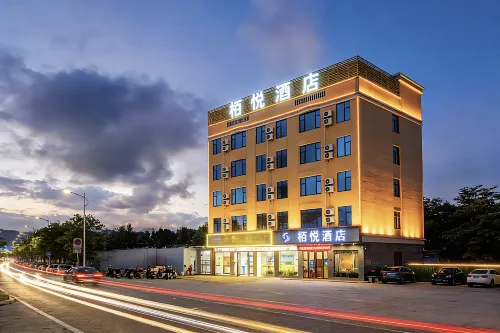 Bayue Hotel (Maoming Aegean Shopping Park High speed Railway Station South Square Branch)