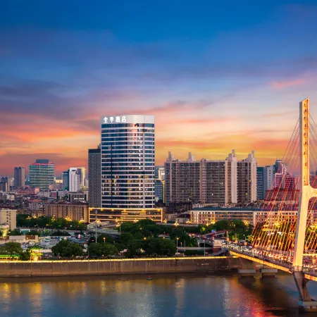 JI Nanchang Tengwang Pavilion Bayi Bridge River View Hotel