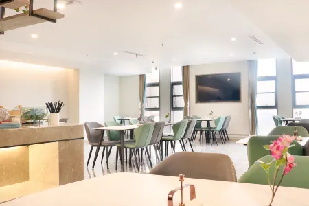 Starway Hotel (Yinan Junyue Plaza) Отели в г. Инань