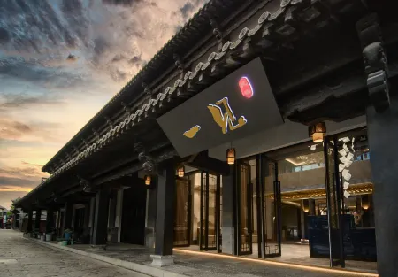 Yijian Guesthouse(Yunnan Nationalities Village) Отели рядом с достопримечательностью «Kunming Xishan Scenic Resort»