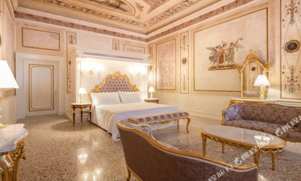 Hotels near Venezia Santa Lucia, Venice: Ca' Bonfadini Historic Experience