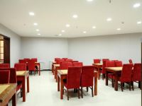 怡莱酒店(张家口崇礼区庆典广场酒店)