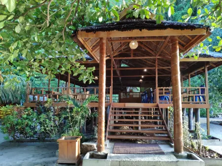 Harmony Bay Resort and Dive Center Отели в г. Una-Una