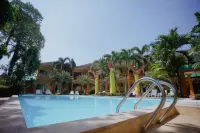 Coconut Beach Resort, Koh Chang - Beach