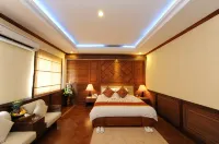 The Golden Lake Hotel - Parkplatz