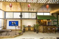 Huashan Outdoor Theme Hotel - Barer