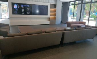 Huaren Yiju Smart Hotel (Lottonian Medical Care Cultural Village)