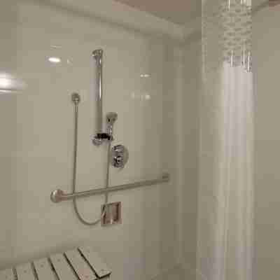 Hampton Inn & Suites by Hilton Toronto - Markham, Ontario Rooms