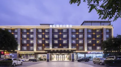 Garden Holiday Hotel (Guilin Liangjiang Sihu University of Technology) Hotel in zona Guilin University of Technology (Liuhe Road)