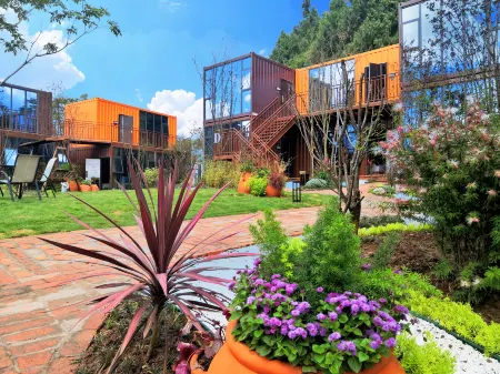 Yiyuan Box Resident Hostel (Tianfu International Airport Store) Отели в г. Цзяньян