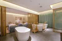 โรงแรมฮอลิเดย์ ยี่หยู่ - ที่มีสปา