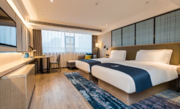 Huating Lijing Hotel