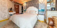 Hotel Moon
