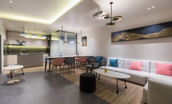 CJIA Apartment (Shanghai Changzhong Road Subway Station)