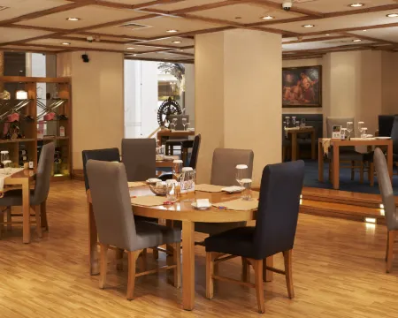 Ramses Hilton Dining Photos