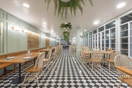 Peggy's Cove Resort Отели рядом с достопримечательностью «Hin Kong Temple»