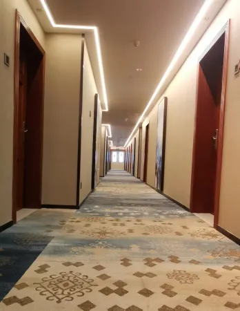 Yili Huacheng Hotel