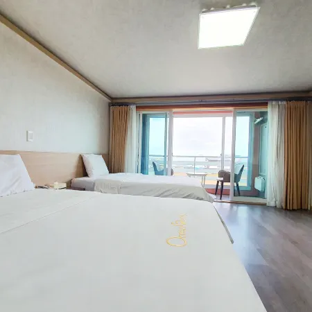 Jeju Ocean Family Hotel Отели рядом с достопримечательностью «Храм Хэсунса»