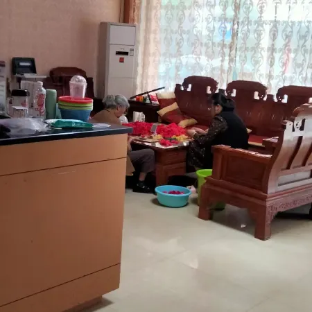 Liucheng Hongyuan Business Hotel
