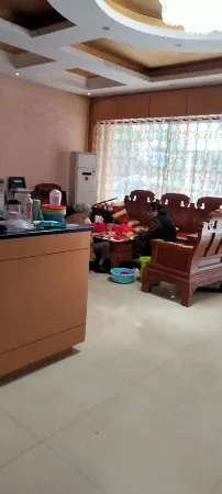 Liucheng Hongyuan Business Hotel Отели рядом с достопримечательностью «Hongma Mountain»