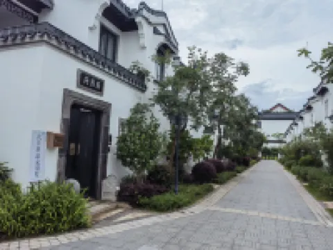 Jiuchonghu Hakka Hot Spring Courtyard