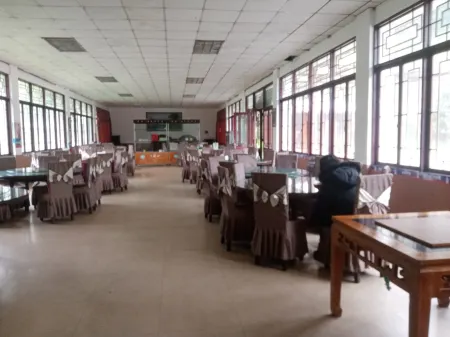 Tianquanchuan Zangzangyi Station Отели рядом с достопримечательностью «Erlang Mountain National Forest Park»