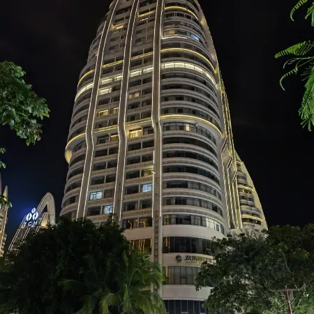 Xishuangbanna Shanguan Sky View Hotel (Gaozhuang Xishuangjing Xingguang Night Market)