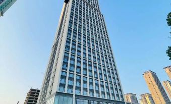 Golden Harbor Fashion Cinema Hotel (High-speed Railway Station East Square Branch)