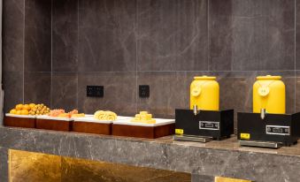 Lan Chen International Hotel (Lanxi Baolong City Plaza Branch)
