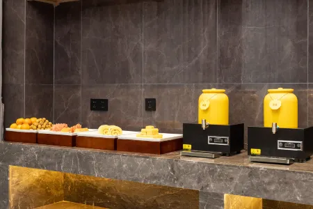 Lan Chen International Hotel (Lanxi Baolong City Plaza Branch)