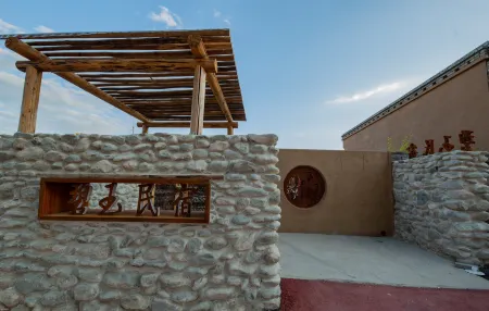 Dongta Temple Baisitan Bed and Breakfast Отели рядом с достопримечательностью «Siliangqizi Qubbah»