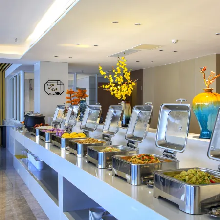 Huaxin Civil Aviation Hotel (Xinyang East High-speed Railway Station)