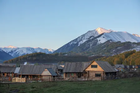 Tokioshi Fangye Homestay Отели рядом с достопримечательностью «Hemu Birch Forest»