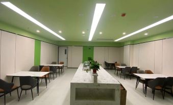 GreenTree Inn Express Hotel (Suzhou Kunshan Zhoushizhen Branch)