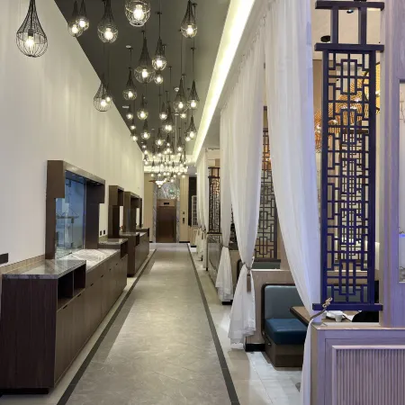 Beihai Hole Hotel (High-speed Railway Station)