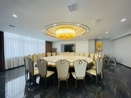 Ruihang Business Hotel (Xingcheng Passenger Transport Center) Отели рядом с достопримечательностью «Three Reef Range Rover»