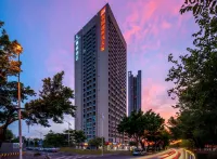 Victoria Hotel(Guangzhou South Railway Station Aoyuan Building) Hotels near Tianhe Department Store (Dachong Road)