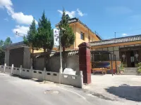 Tanchang Banshanqiu Homestay Hotels near Hadapu Railway Station